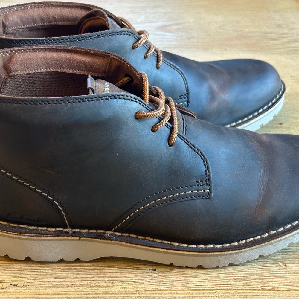 Clarks Men’s Chukka Boots – Size 11 (US)